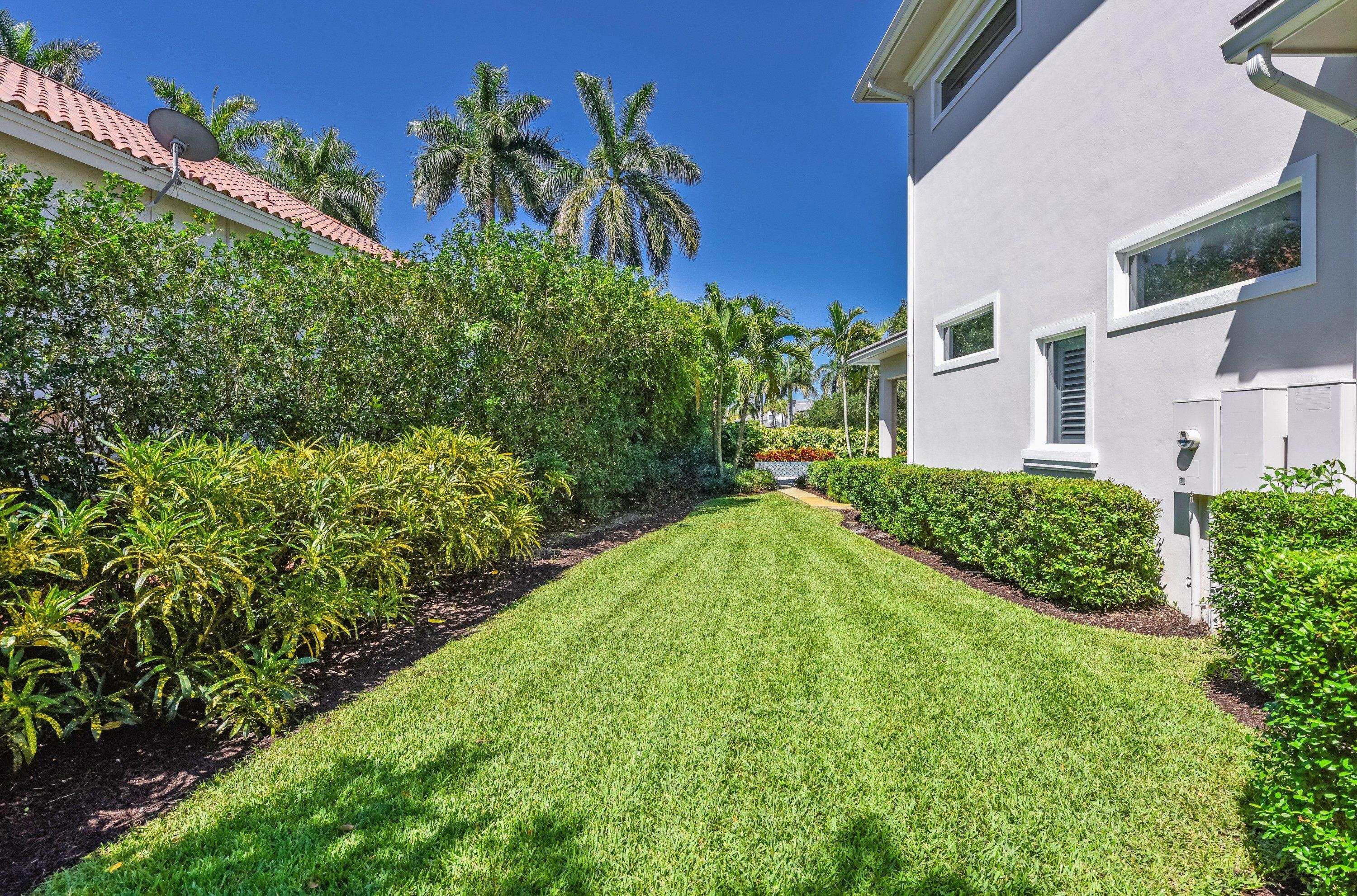 17661 Scarsdale Way Boca Raton, FL 33496 - Photo 63 of 121 side yard