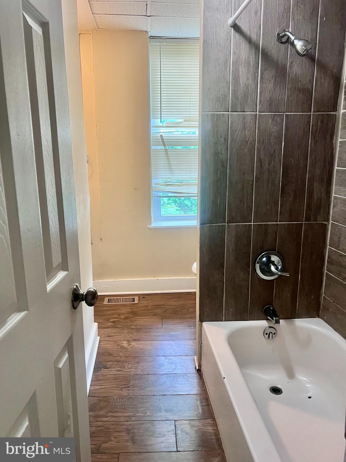 401 South Vincent Street Baltimore, MD 21223 - Photo 9 of 10 a bathroom with a sink and a tub