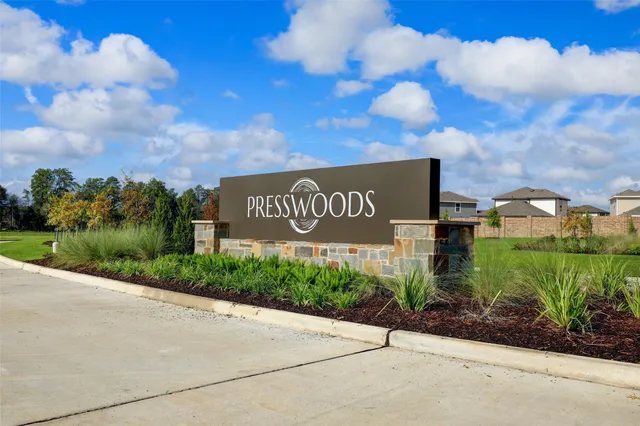 a sign that is sitting on the side of a road