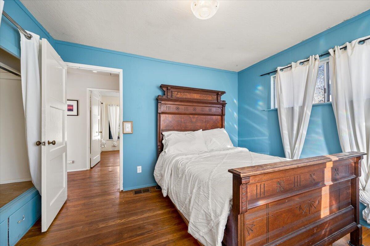 925 Pecho Street Morro Bay, CA 93442 - Photo 18 of 54 a bedroom with a bed and wooden floor
