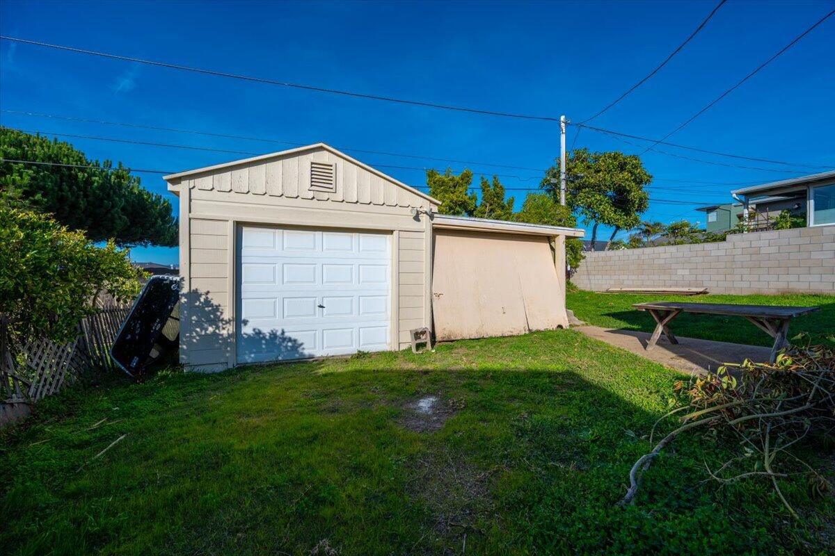 925 Pecho Street Morro Bay, CA 93442 - Photo 27 of 54 a view of a backyard of the house