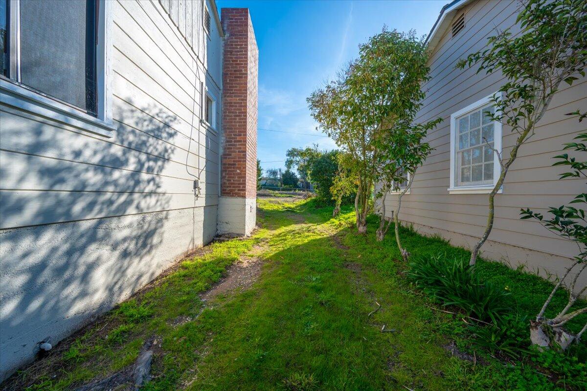 925 Pecho Street Morro Bay, CA 93442 - Photo 28 of 54 a view of back yard of the house