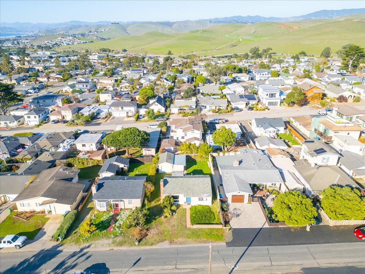 925 Pecho Street Morro Bay, CA 93442 - Photo 39 of 54 an aerial view of residential houses with outdoor space