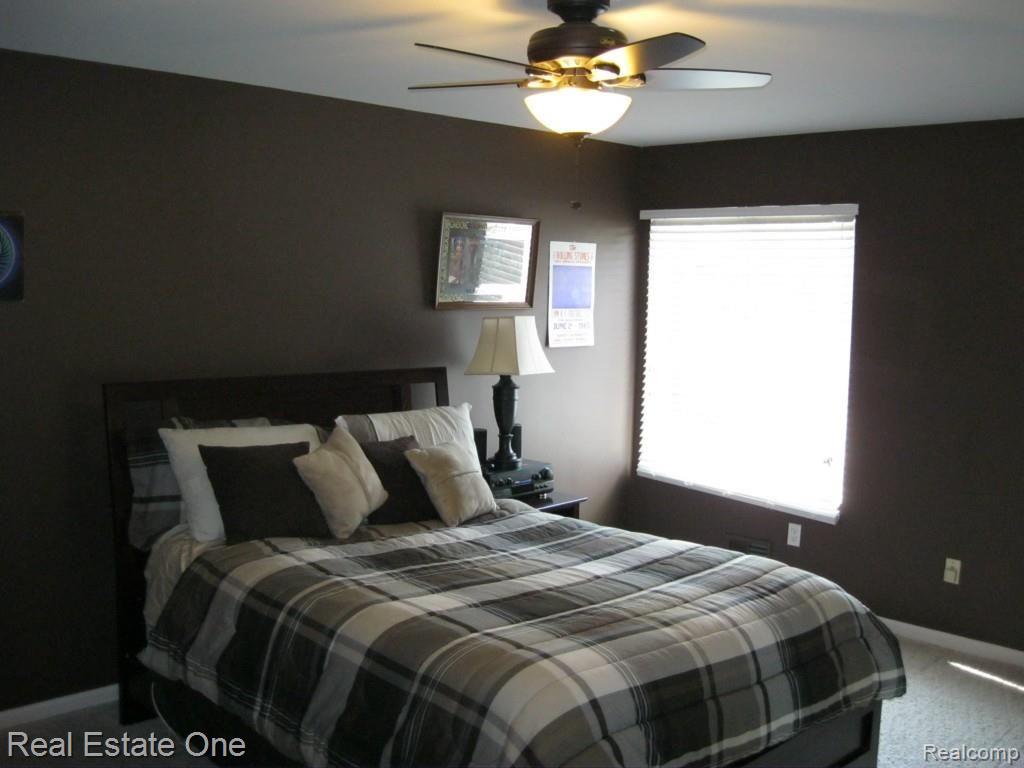 4245 Derry Court Rochester, MI 48306 - Photo 28 of 39 Bedroom 3