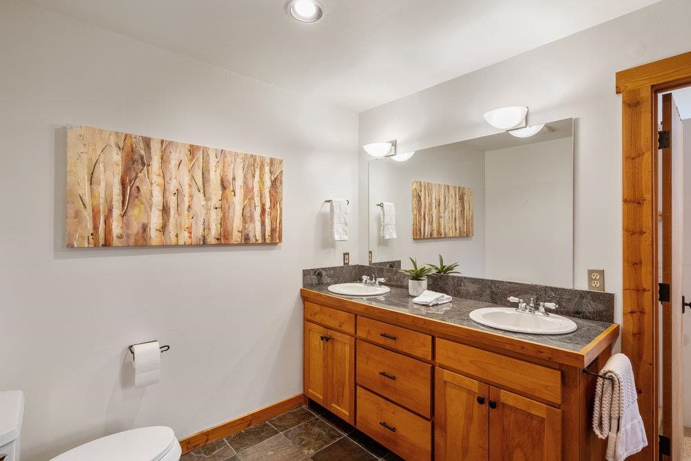 10480 Iris Road Truckee, CA 96161 - Photo 17 of 28 Gallery Image 17