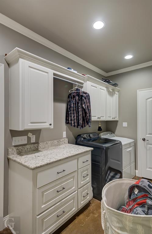 7453 Shirley Francis Road Shreveport, LA 71129 - Photo 15 of 29 a bathroom with a granite countertop sink a mirror and a bathtub