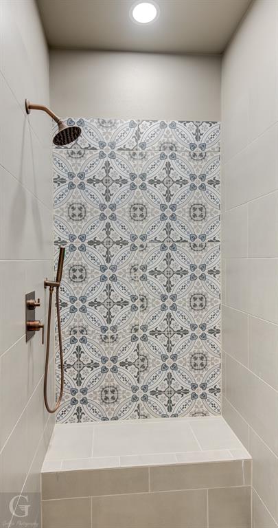 7453 Shirley Francis Road Shreveport, LA 71129 - Photo 19 of 29 a bathroom with a shower