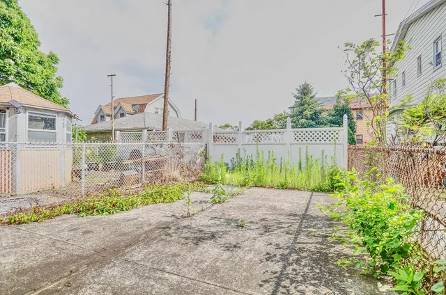 a view of a backyard with plants