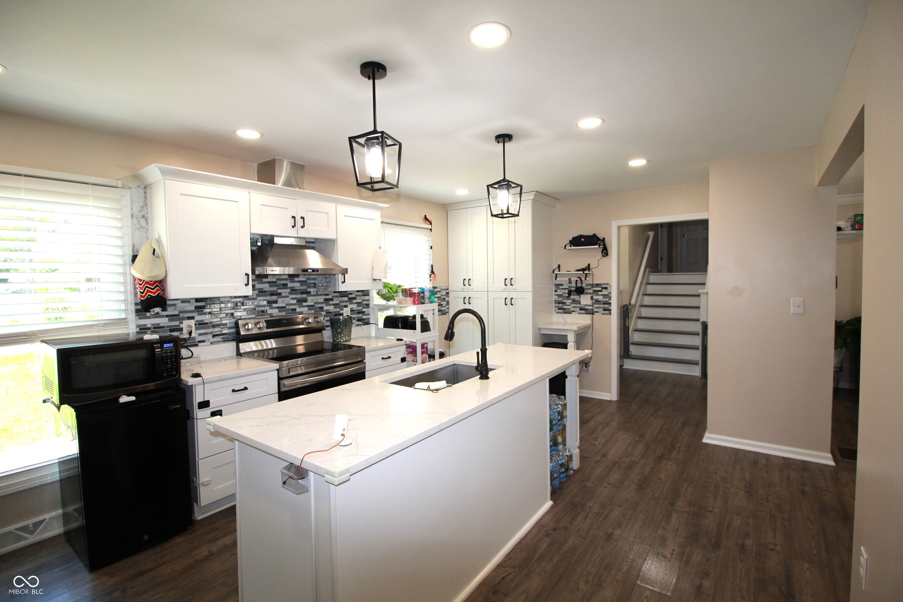 609 West Banta Road Indianapolis, IN 46217 - Photo 6 of 53