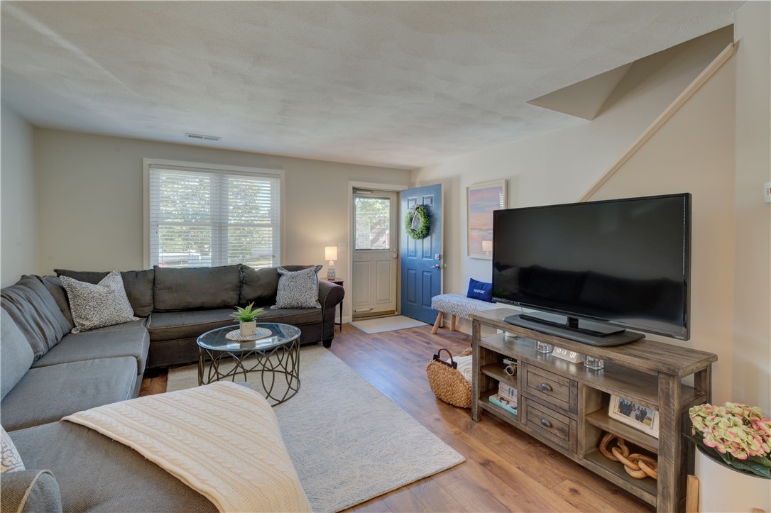 3399 Post Road, Unit 9 Warwick, RI 02886 - Photo 10 of 26 Comfortable and cozy.