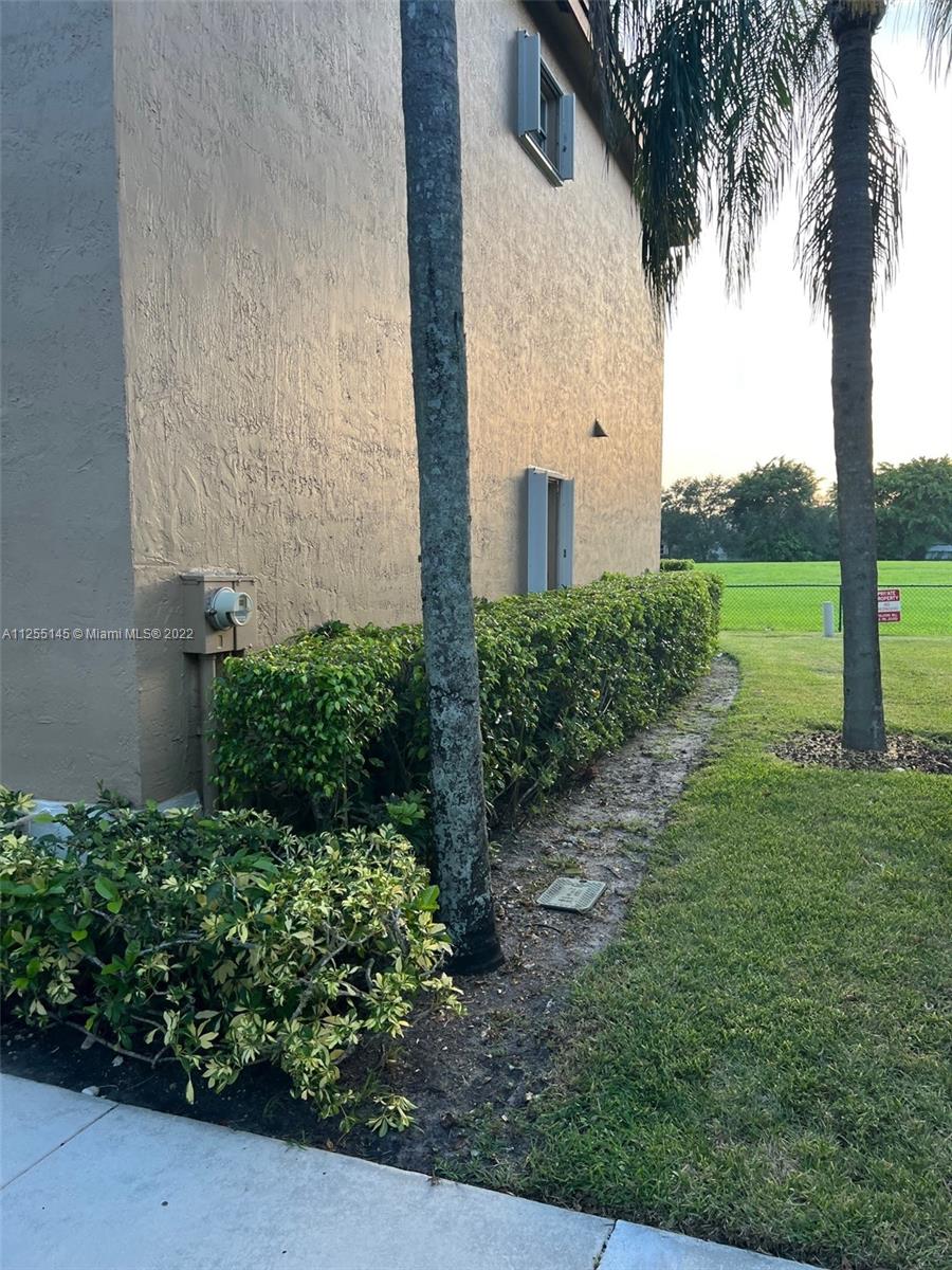 16307 Emerald Cove Road Weston, FL 33331 - Photo 2 of 17