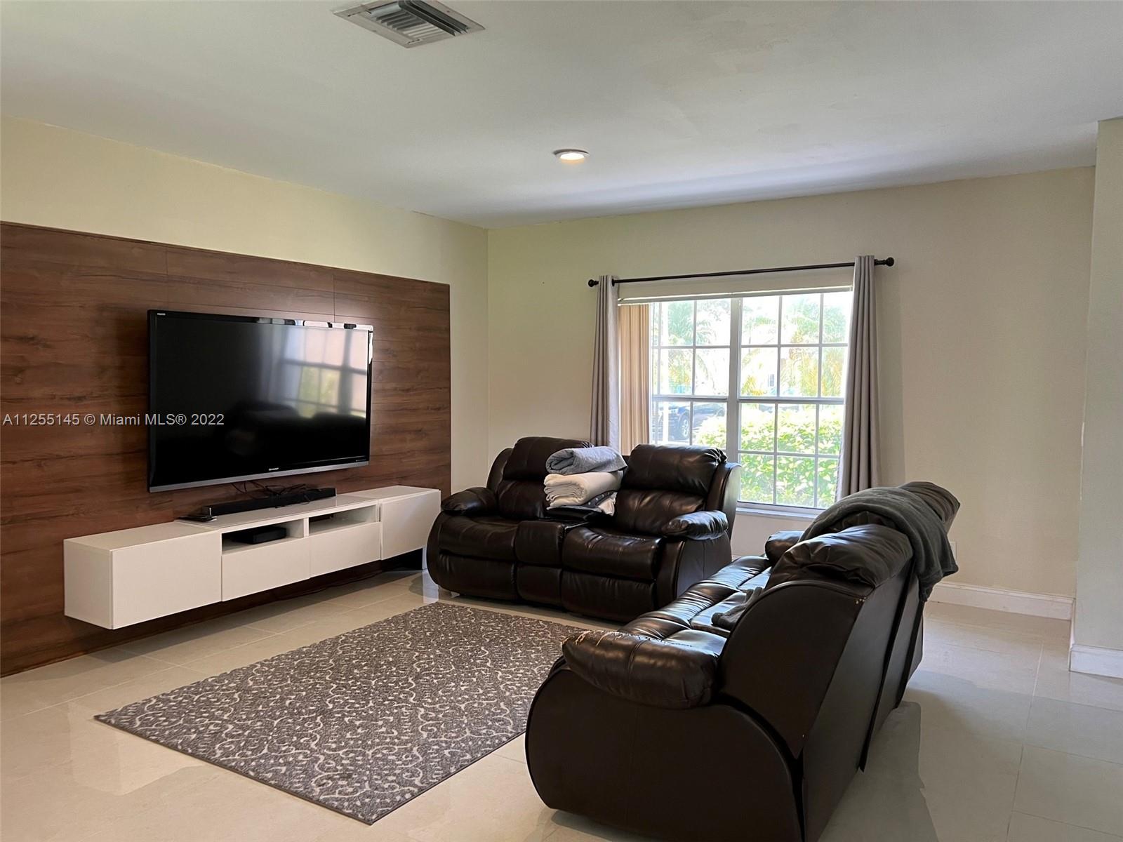 16307 Emerald Cove Road Weston, FL 33331 - Photo 3 of 17