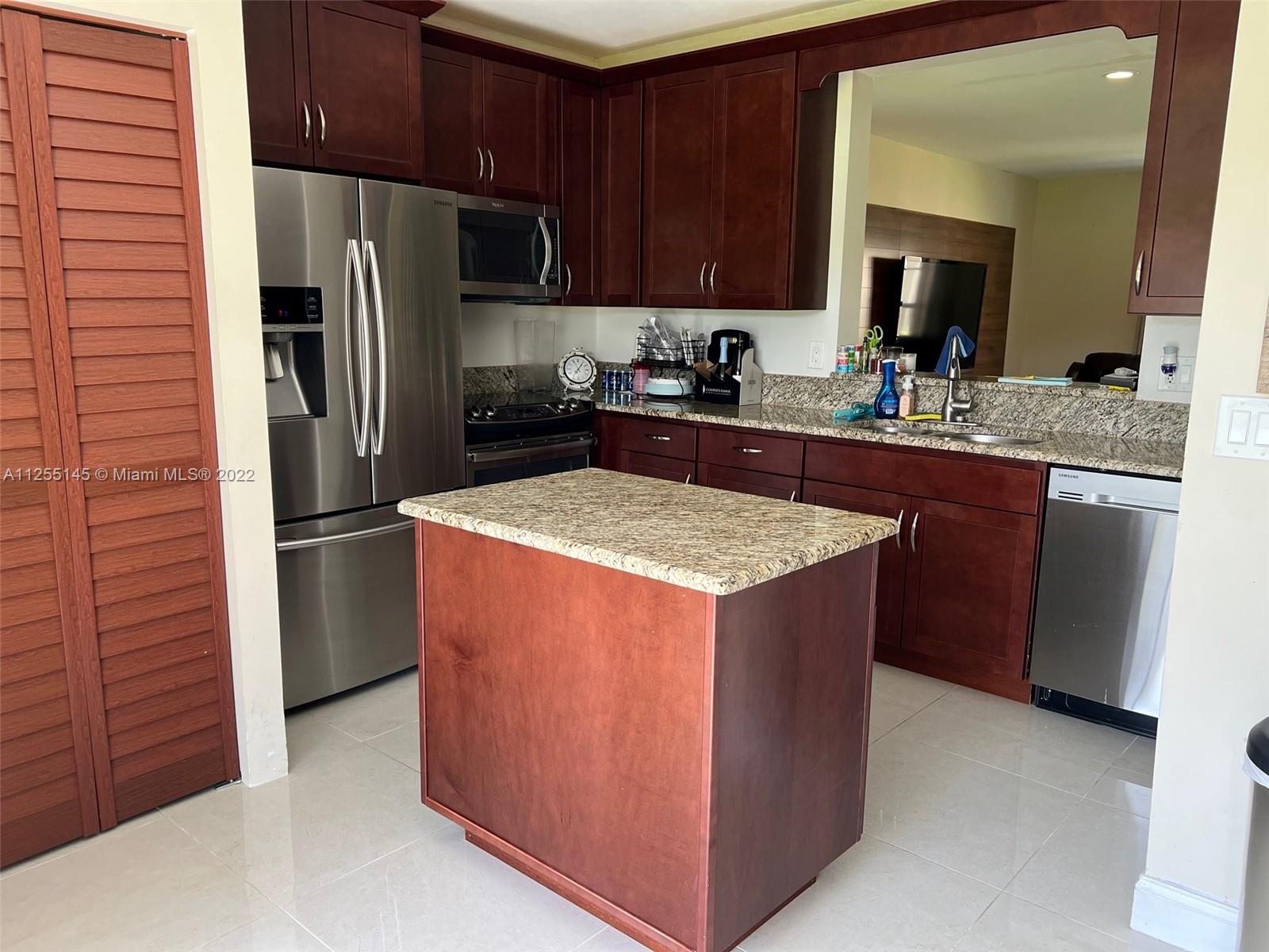 16307 Emerald Cove Road Weston, FL 33331 - Photo 4 of 17