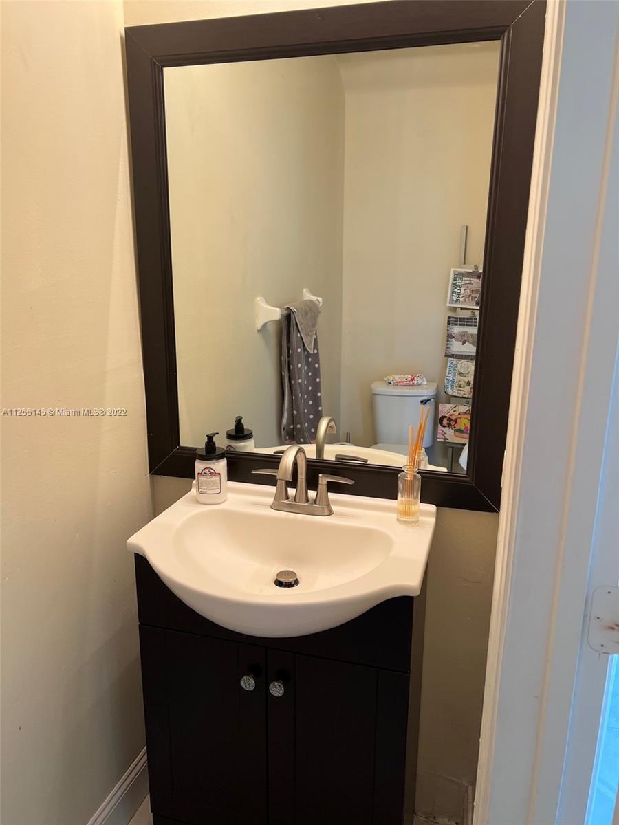 16307 Emerald Cove Road Weston, FL 33331 - Photo 10 of 17