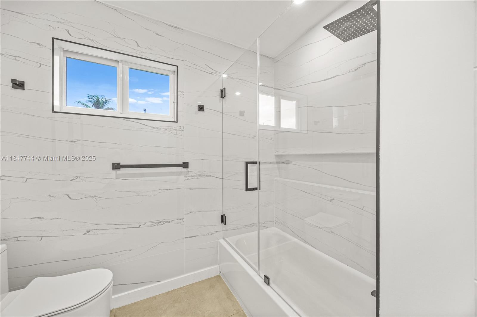 3246 Pierce Street Hollywood, FL 33021 - Photo 24 of 41 a bathroom with a bathtub and a toilet