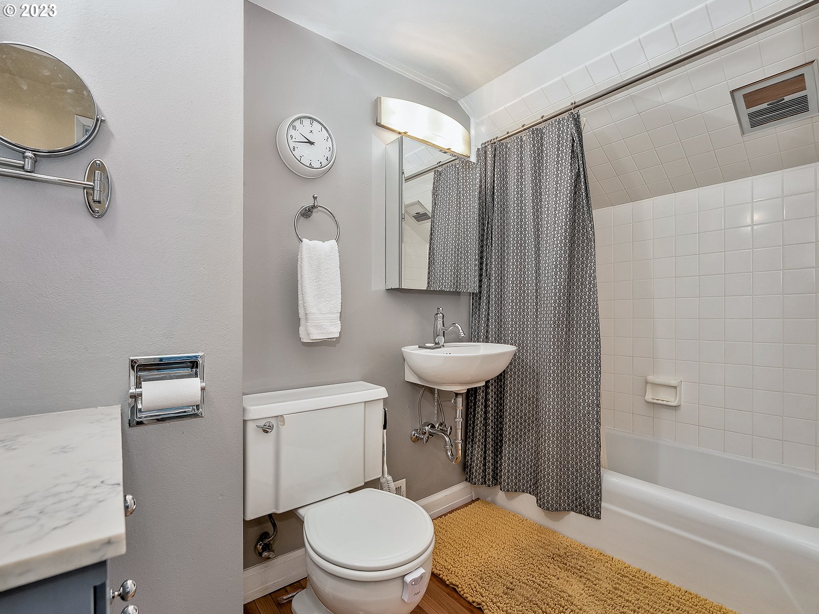 2828 Southwest Sunset Boulevard Portland, OR 97239 - Photo 18 of 32 a bathroom with a toilet a sink and bathtub
