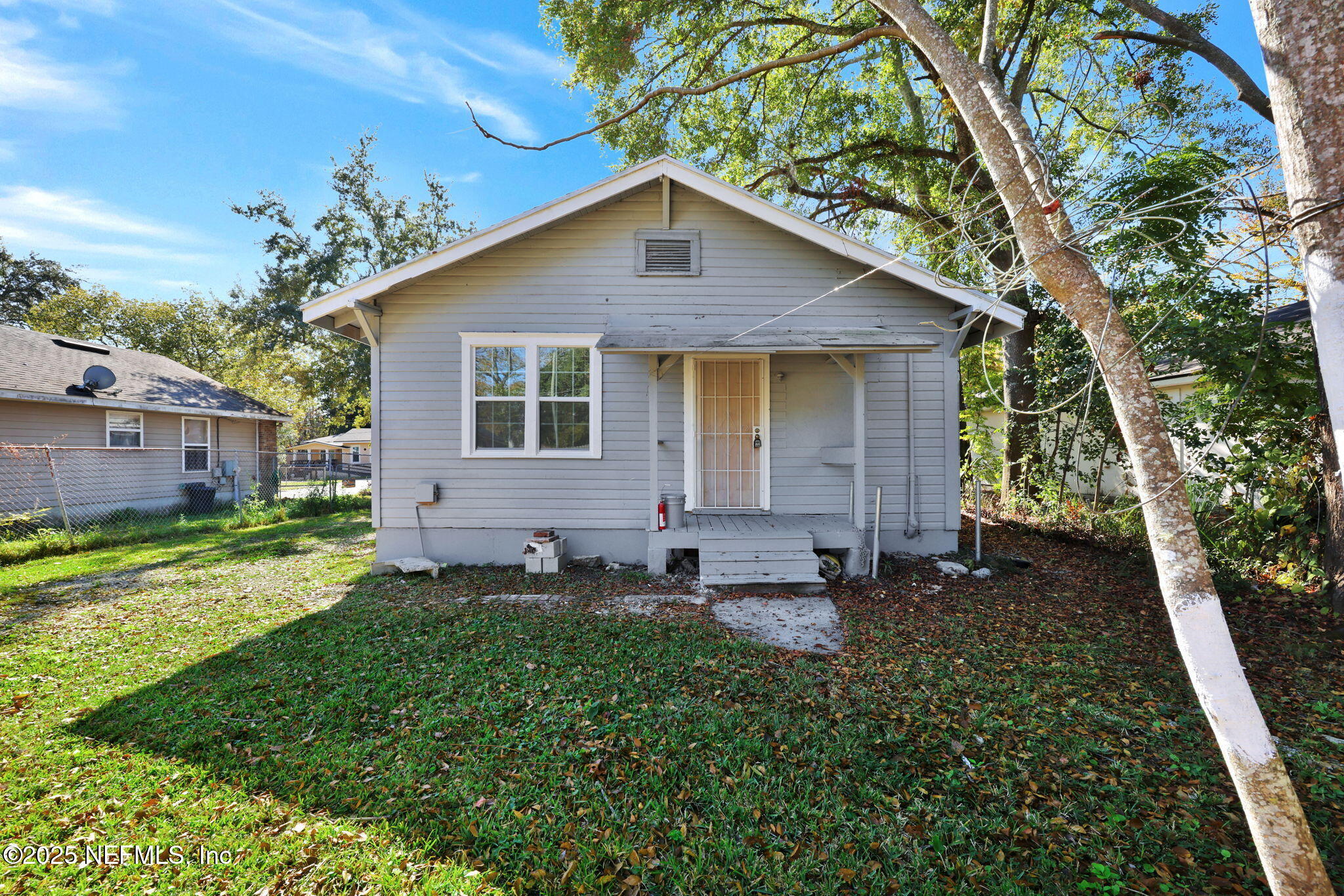 2915 Fitzgerald Street Jacksonville, FL 32254 - Photo 30 of 32 a front view of house with a garden