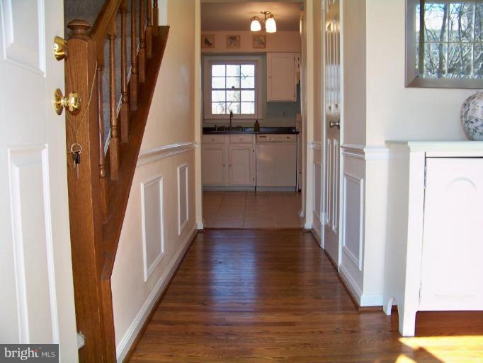 2276 Cartbridge Road Falls Church, VA 22043 - Photo 5 of 16 Entrance / Foyer