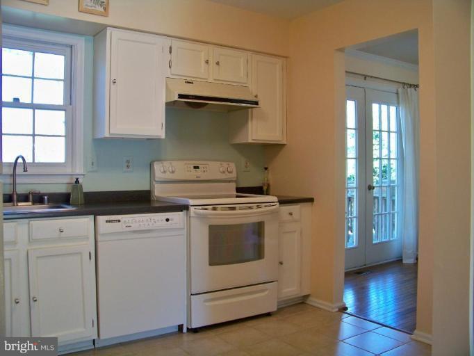 2276 Cartbridge Road Falls Church, VA 22043 - Photo 6 of 16 Kitchen