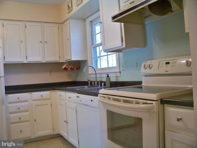 2276 Cartbridge Road Falls Church, VA 22043 - Photo 7 of 16 Kitchen #2