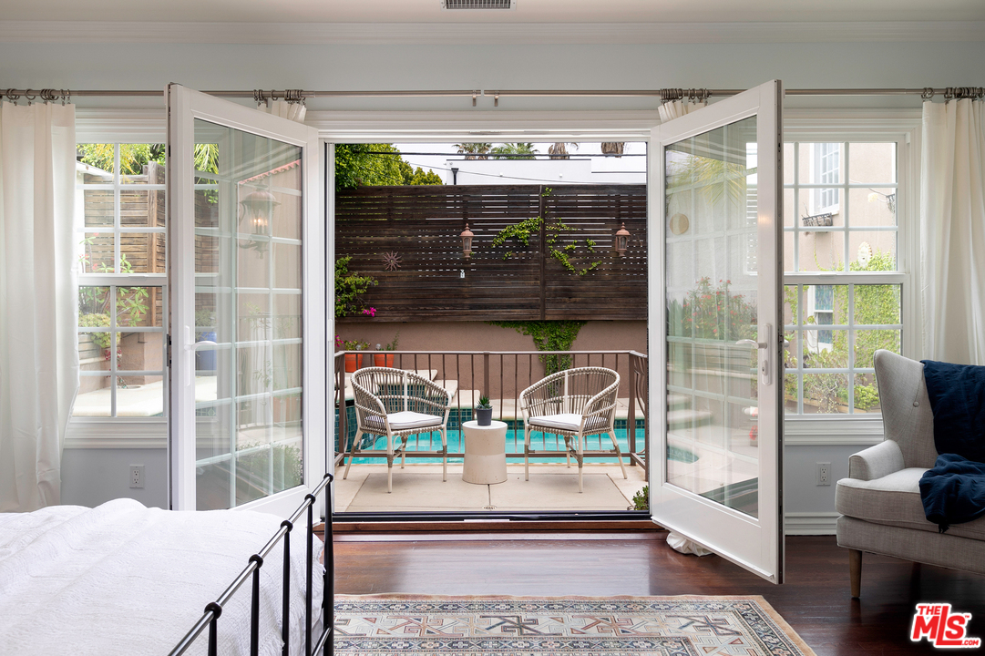 1900 North Serrano Avenue Los Angeles, CA 90027 - Photo 11 of 28