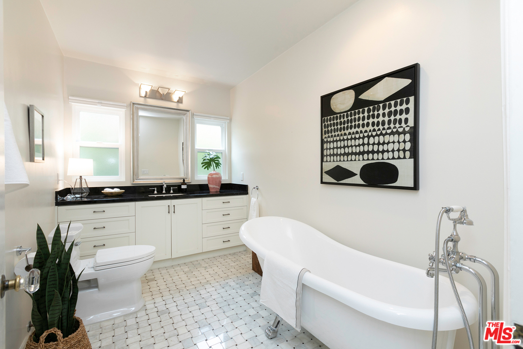 1900 North Serrano Avenue Los Angeles, CA 90027 - Photo 16 of 28