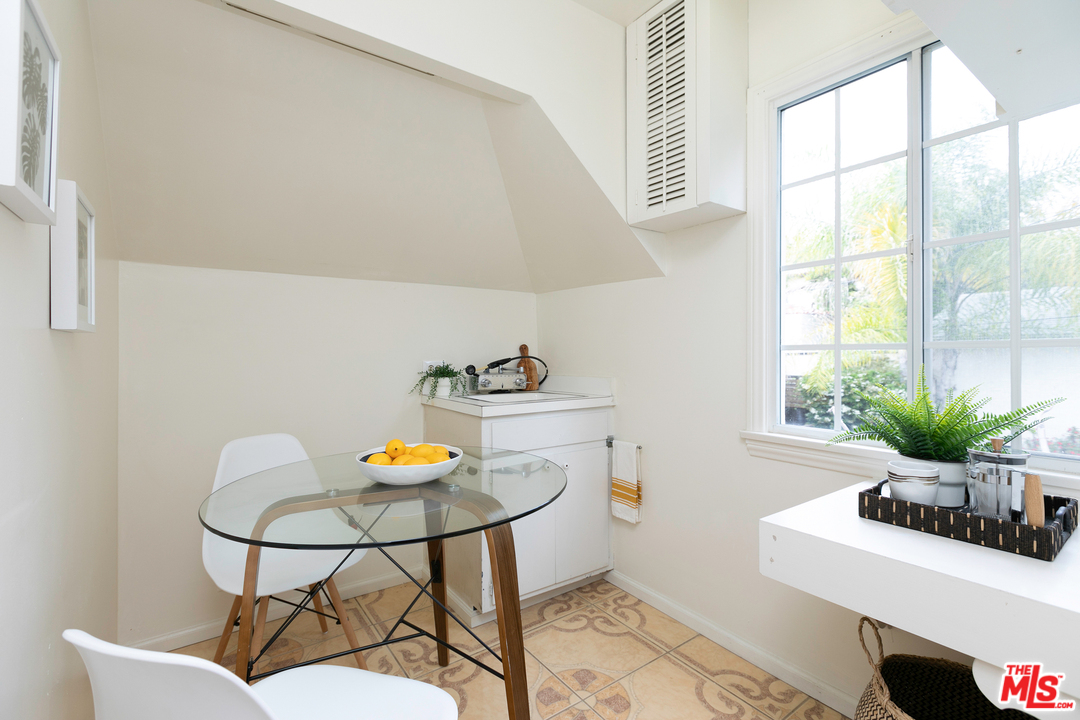 1900 North Serrano Avenue Los Angeles, CA 90027 - Photo 23 of 28