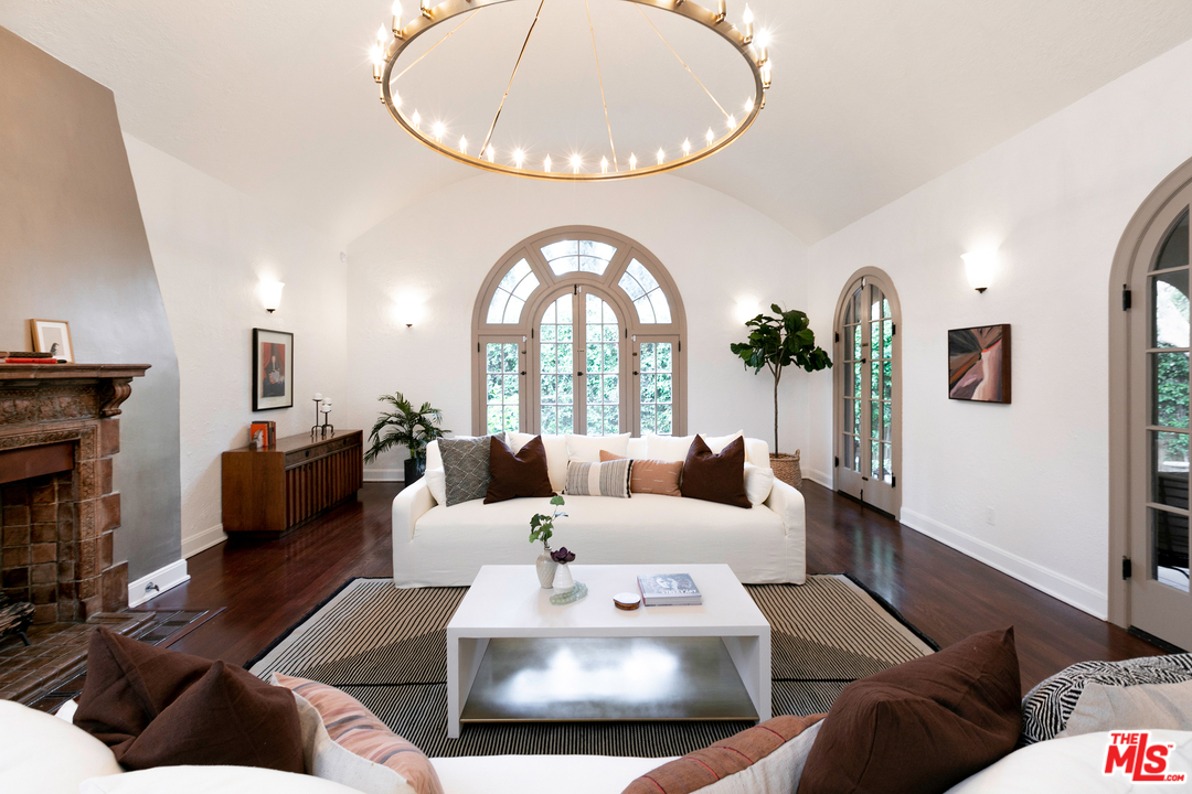 1900 North Serrano Avenue Los Angeles, CA 90027 - Photo 4 of 28