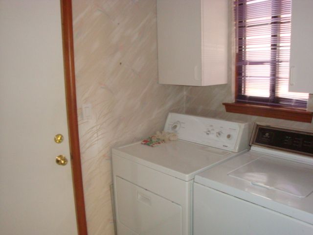 5429 Rene Drive Warren, MI 48091 - Photo 9 of 22 31067128-8.JPG