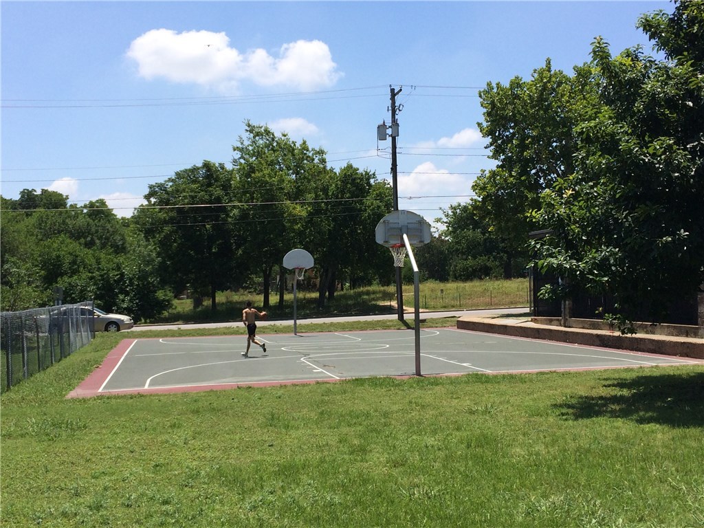 202 East 45th Street, Unit 203 Austin, TX 78751 - Photo 17 of 20 a view of a park