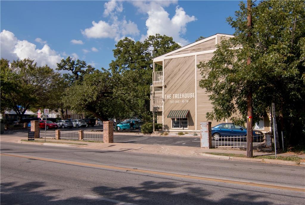 202 East 45th Street, Unit 203 Austin, TX 78751 - Photo 8 of 20 a view of a building with a street