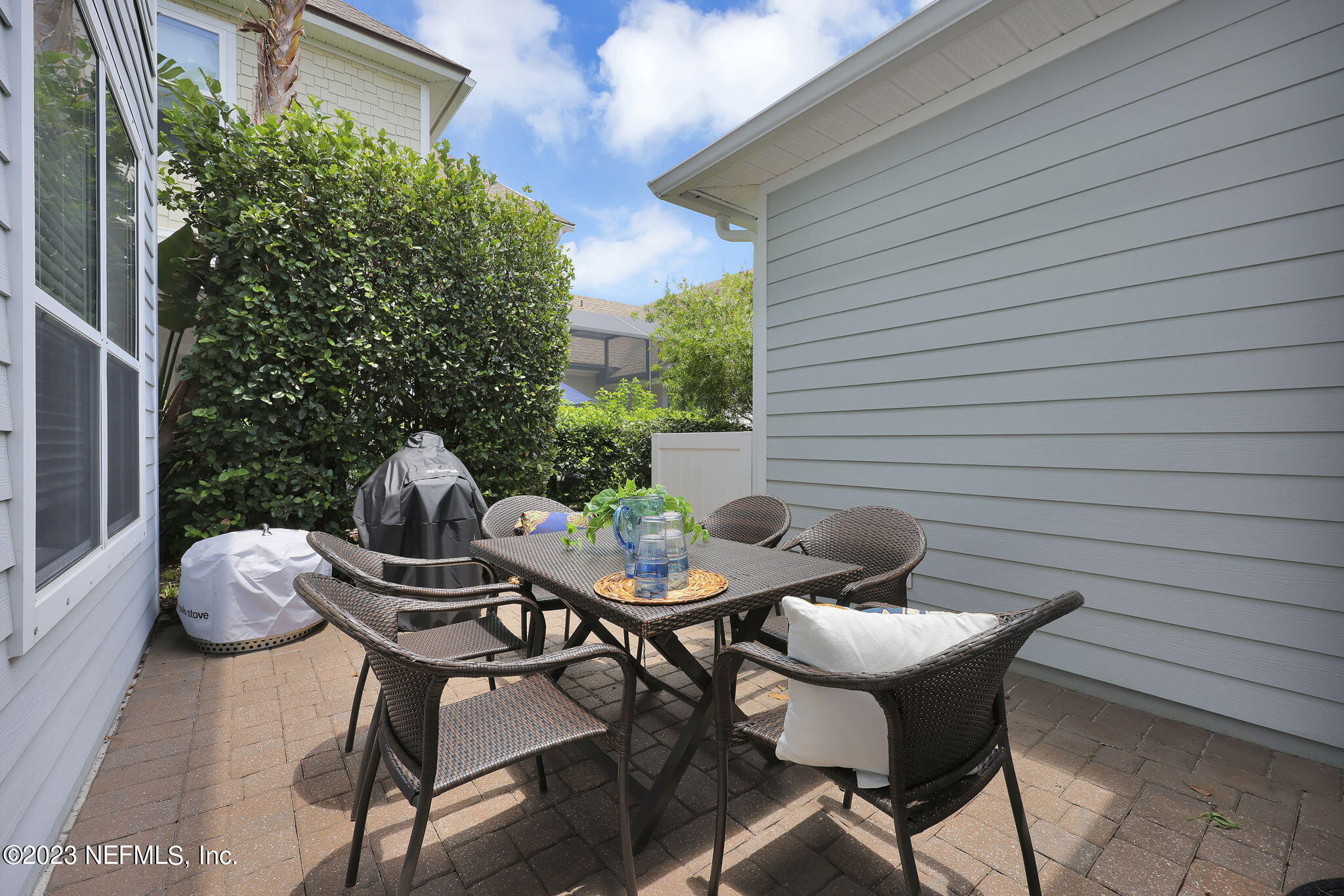 141 Pelican Pointe Road Ponte Vedra, FL 32081 - Photo 34 of 80 Back patio with privacy hedge