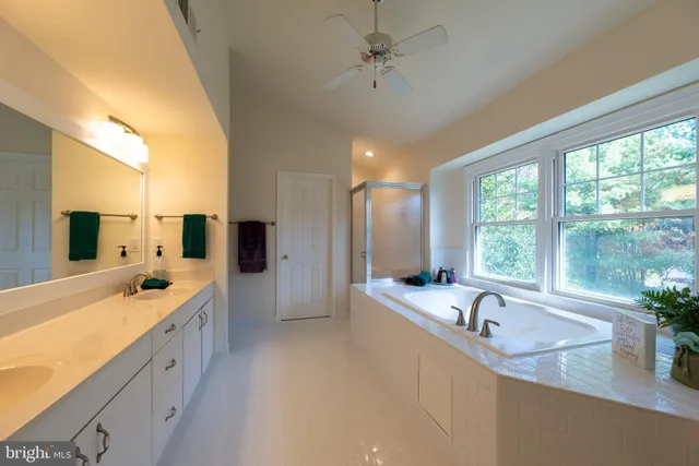 a livingroom with workspace and a window