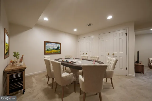 a view of yard with green space