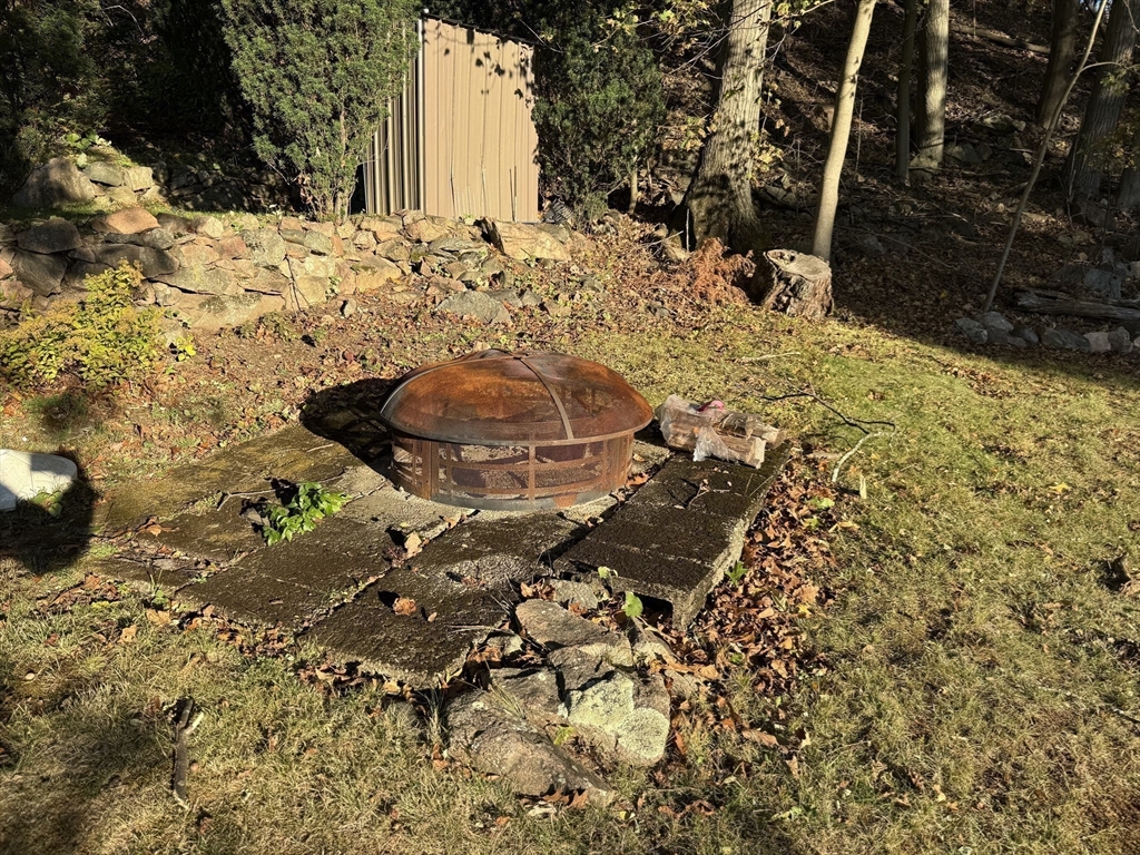 133 Brattle Street, Unit 2 Arlington, MA 02474 - Photo 13 of 15 a view of a backyard of the house
