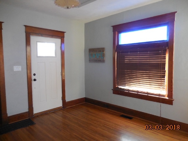 516 Fulton Avenue Rochester, IN 46975 - Photo 2 of 32