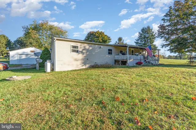 a view of a house with a backyard