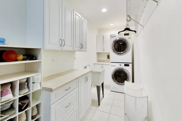 $835,000 | 1528 Sequoia Road, Naperville, IL 60540