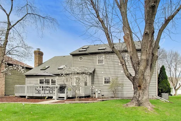 $835,000 | 1528 Sequoia Road, Naperville, IL 60540