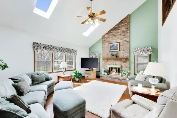 $835,000 | 1528 Sequoia Road, Naperville, IL 60540