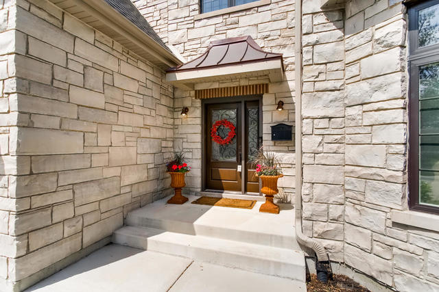 462 Northgate Court Riverside, IL 60546 - Photo 2 of 36