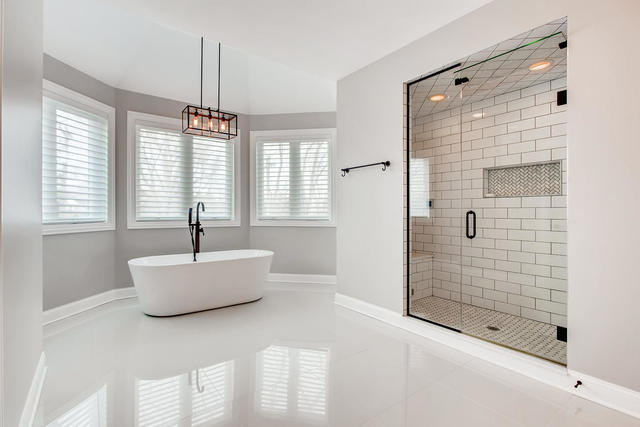 462 Northgate Court Riverside, IL 60546 - Photo 20 of 36 a bathroom with a bathtub and shower