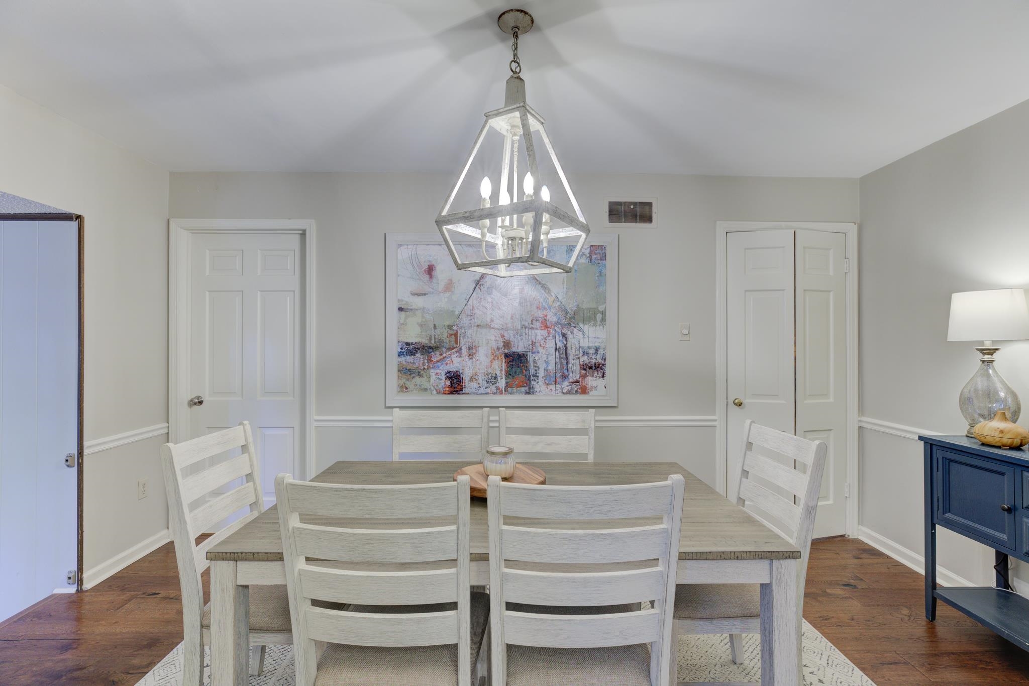 5030 New Castle Road Memphis, TN 38117 - Photo 17 of 25 a view of entryway with chandelier