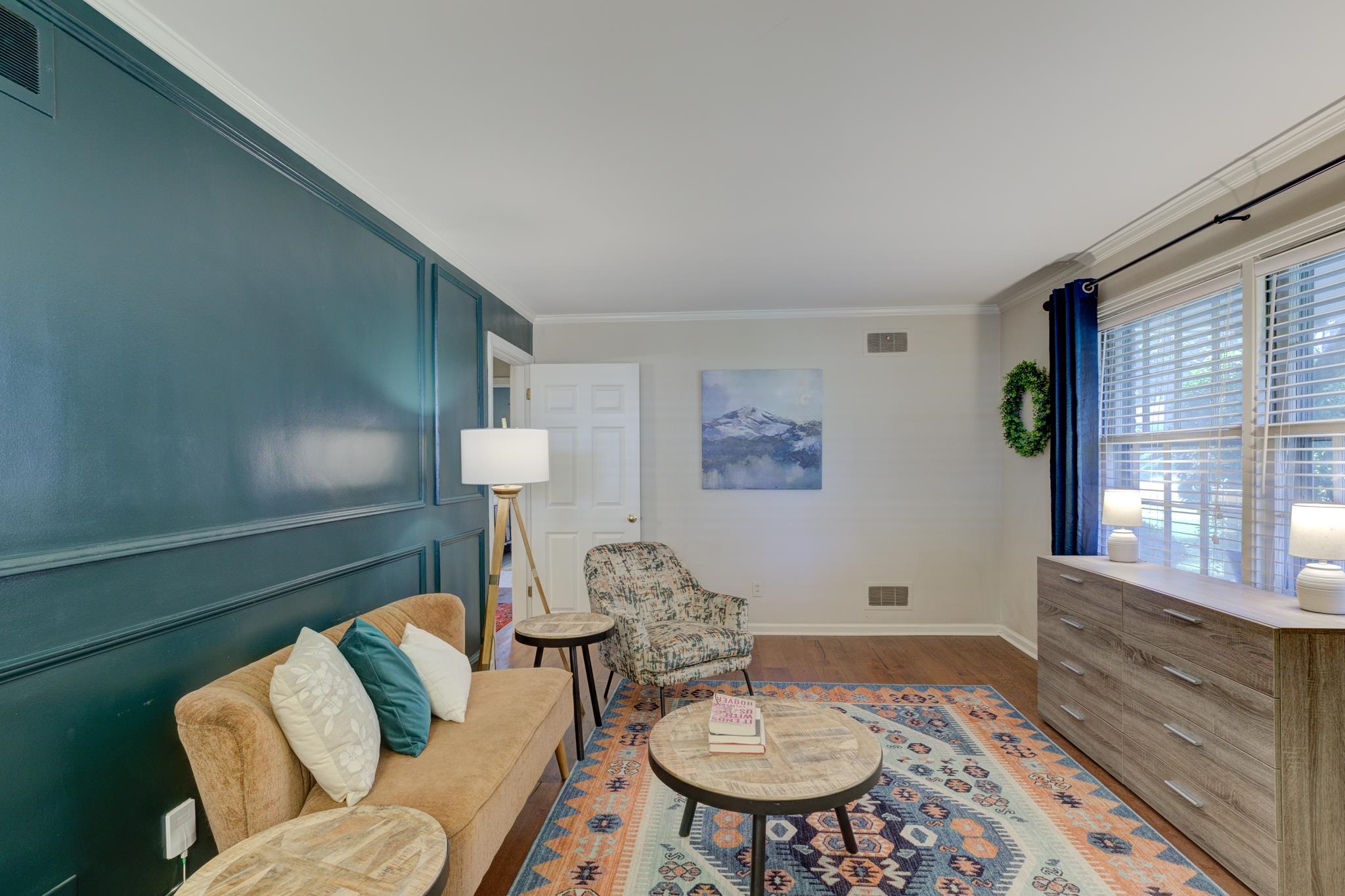 5030 New Castle Road Memphis, TN 38117 - Photo 5 of 25 a living room with furniture and a table