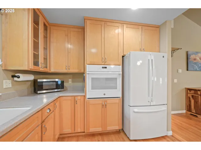 $875,000 | 43950 McKenzie Highway, Walterville, OR 97489