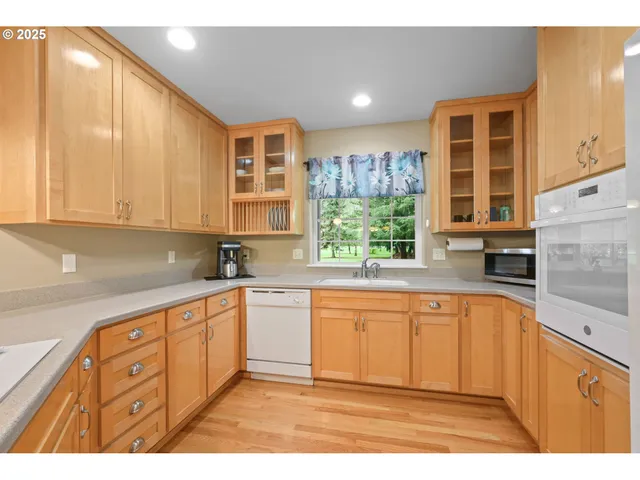 $875,000 | 43950 McKenzie Highway, Walterville, OR 97489