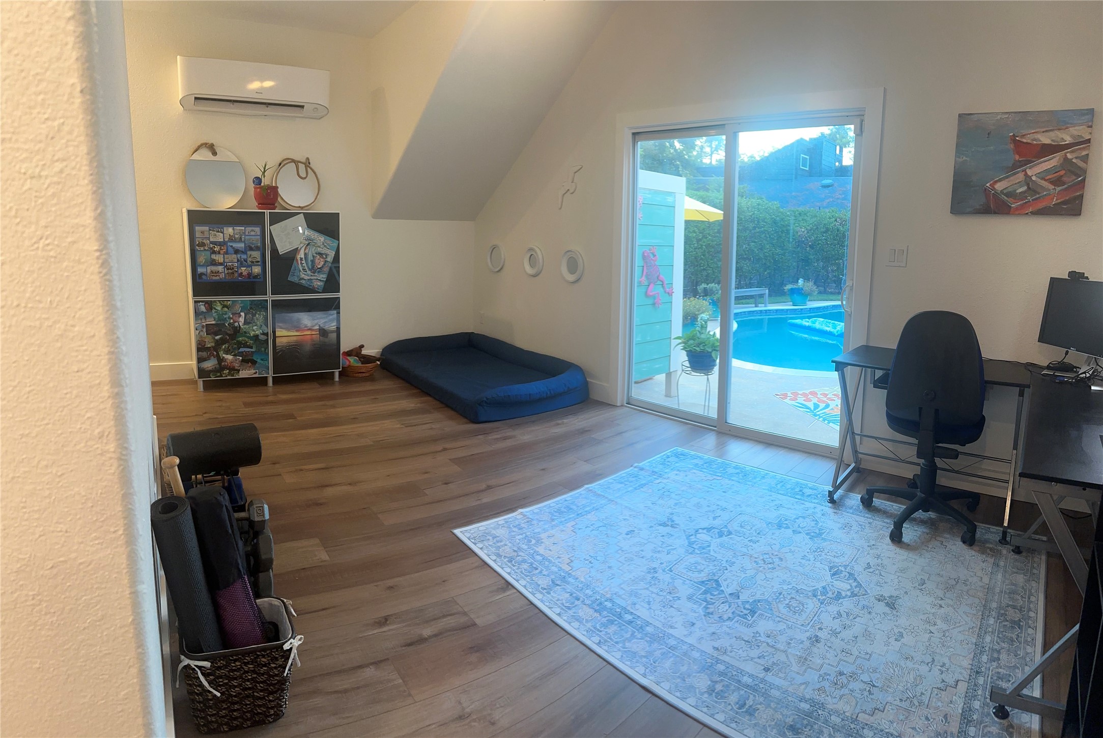 5 Maystar Court Spring, TX 77380 - Photo 17 of 26 a room with furniture and a window