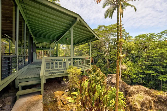 a view of outdoor space yard and porch