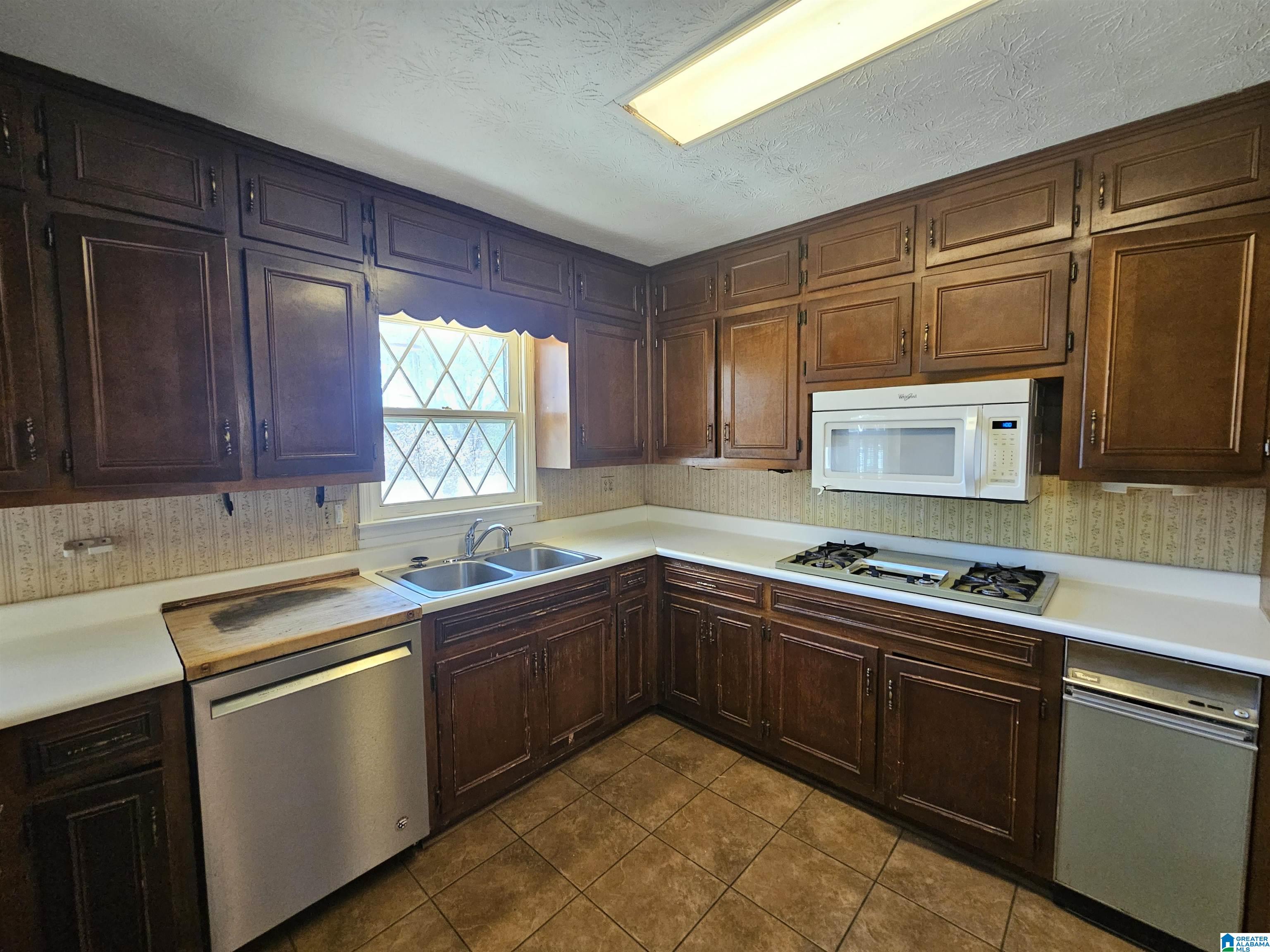 408 Cherokee Trail Anniston, AL 36206 - Photo 7 of 29