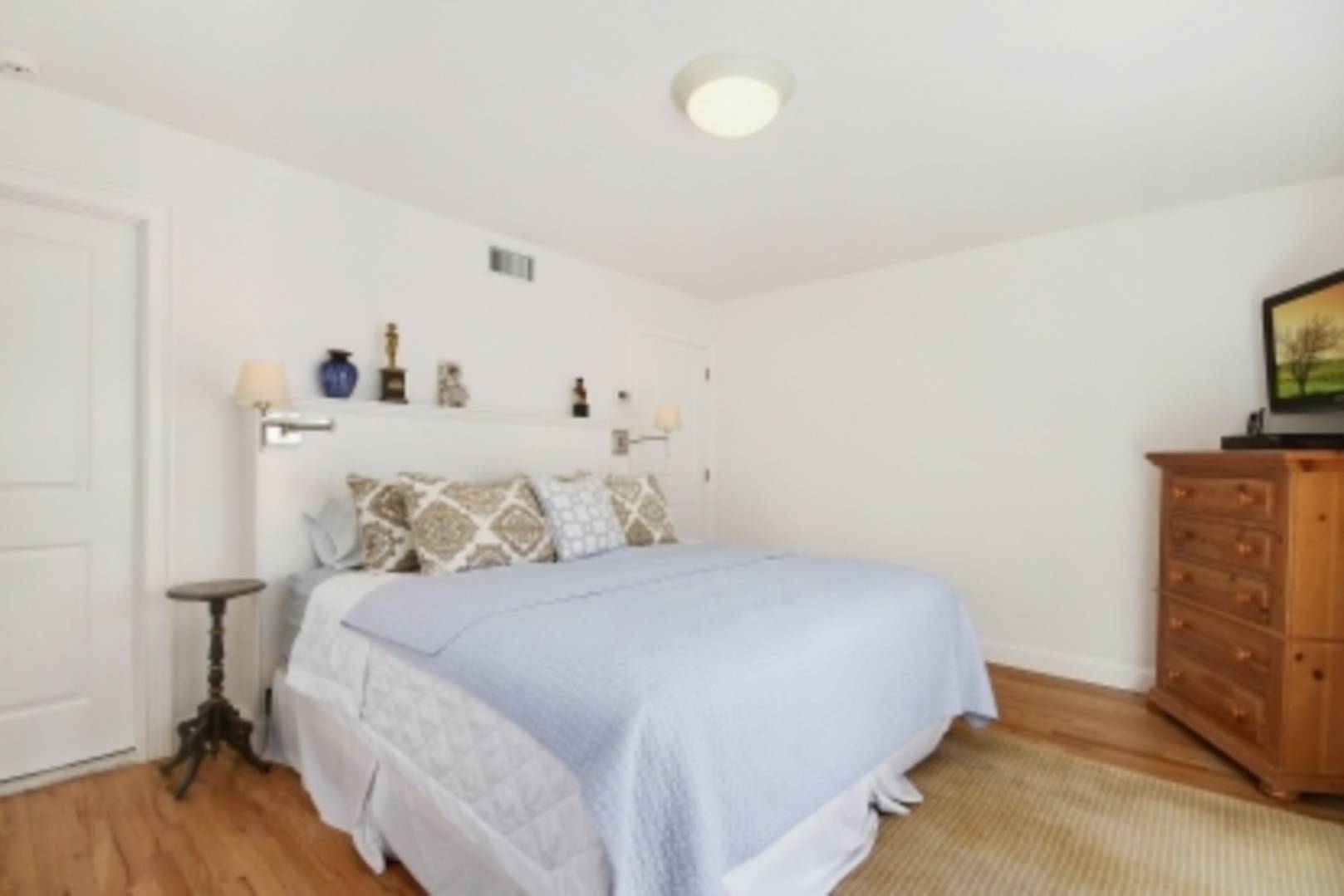 26 Cedar Trail East Hampton, NY 11937 - Photo 8 of 16 a bedroom with a bed and a tv